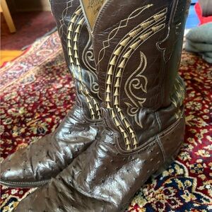 Full quill ostrich Lucchese Classics